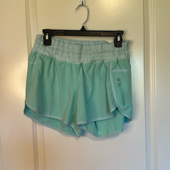 Lulu Lemon Tracker Low-Rise Lined Short - Picture 1 of 6